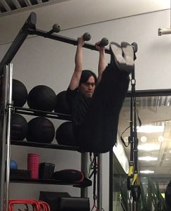 hanging leg raise personal training